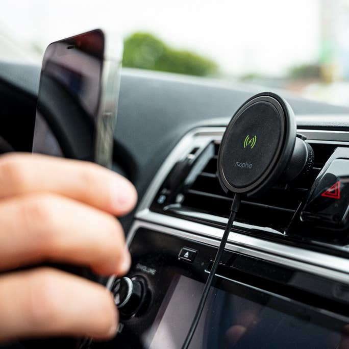 Mophie Snap+ Wireless Charging Car Vent Mount Black