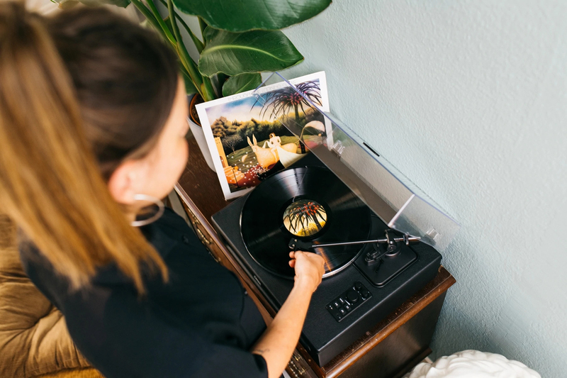 Lenco LS-430BK Turntable With Built-In Speakers Black